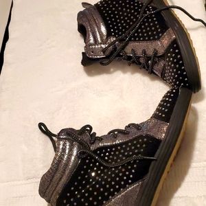 Black Wedge Heel Gym Shoe with Pewter color Size 8